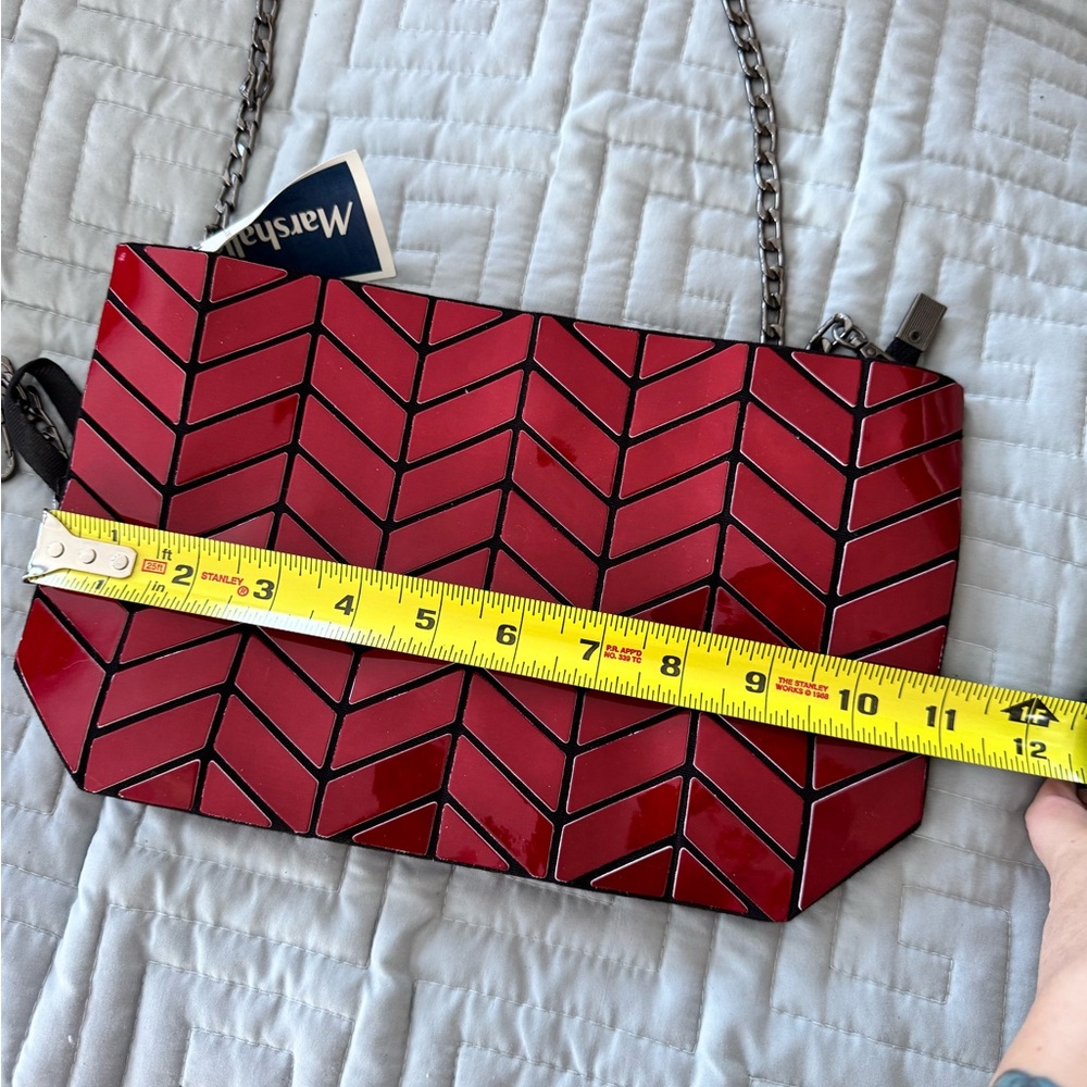 Red Chevron Pattern Bag - Picture 6 of 7